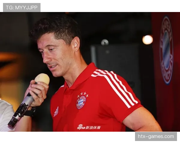 如果莱万多夫斯基随便逛夜市，老板拿价签的那脸我想录下来