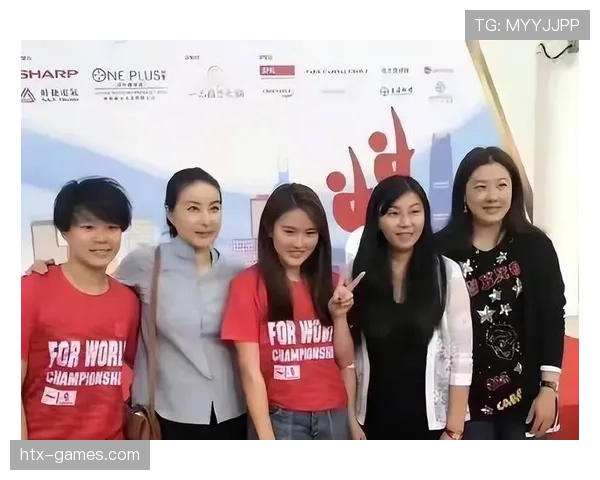 伏明霞买菜那画面，网友：奥运冠军和邻家大嫂没区别？